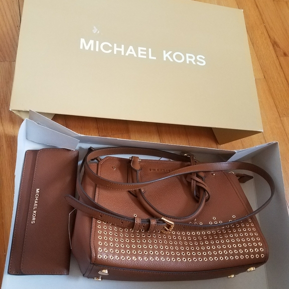 Michael Kors Handbags - New $525 Set Wallet + crossbody MICHAEL Kors Mk